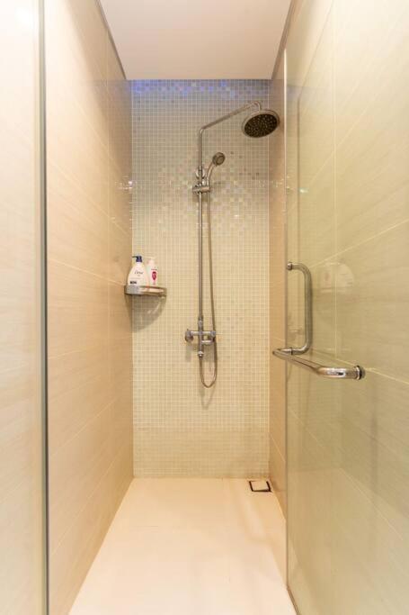 The Rixx Stylish In D1 At Ben Thanh With Netflix Pool Bathtub Apartment *